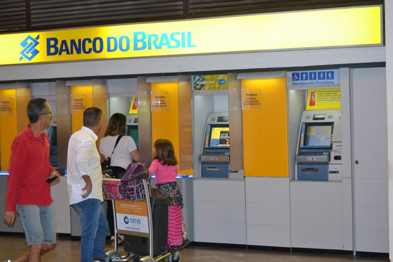 Банкоматы банка Бразилии в аэропорту